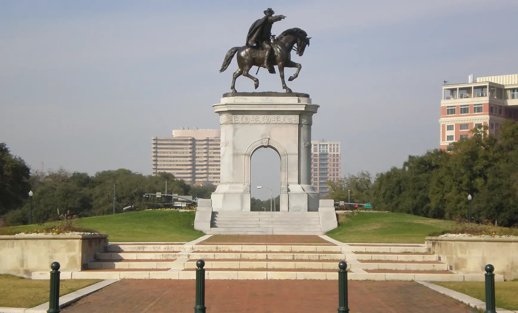 A Relaxing Escape: Exploring Hermann Park's Natural Beauty in Houston, TX